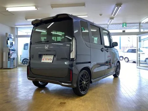 Honda N-BOX Custom
