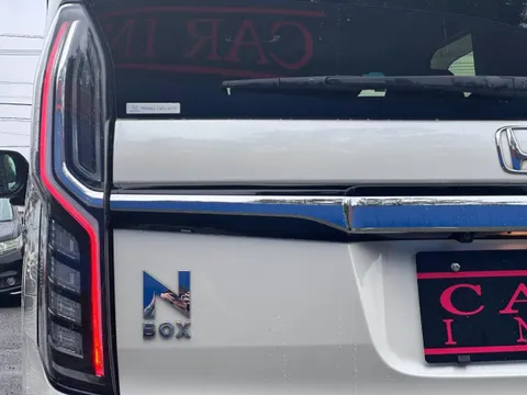 Honda N-BOX Custom