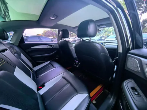 Roewe i6