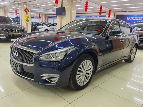Infiniti Q70