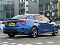 Lynk & Co 03