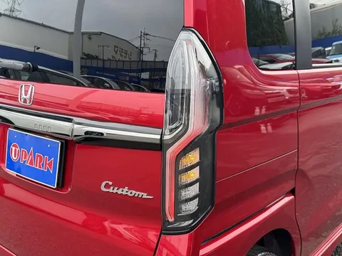 Honda N-BOX Custom