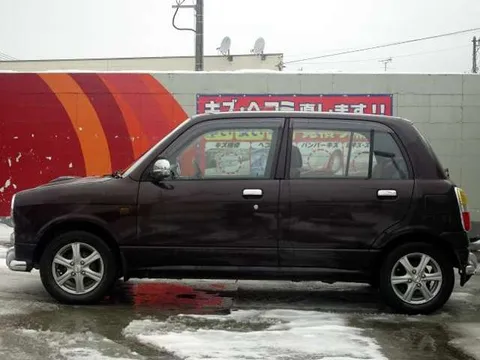 Daihatsu Mira Gino