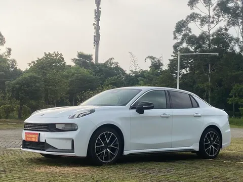 Lynk & Co 03