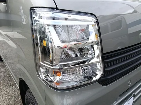 Nissan Clipper Van