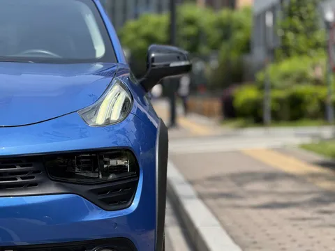 Lynk & Co 02