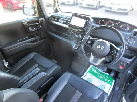 Honda N-BOX Custom