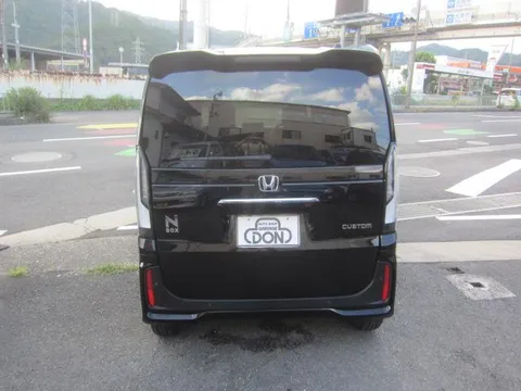 Honda N-BOX Custom