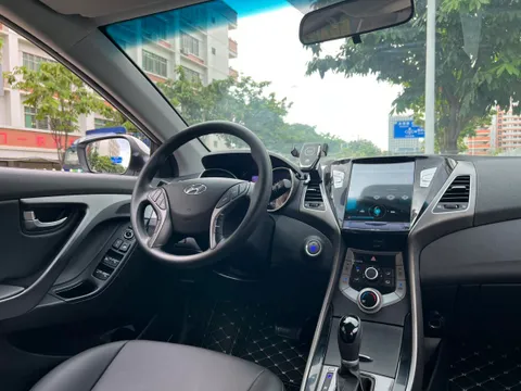 Hyundai Elantra (Avante)