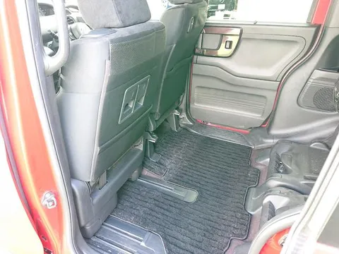 Honda N-BOX Custom