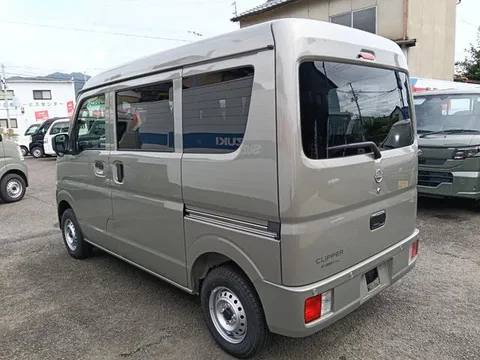 Nissan Clipper Van