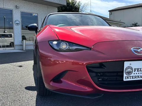 Mazda MX-5 (Roadster)