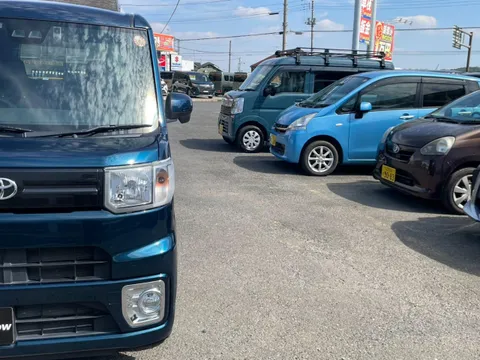 Toyota Pixis Mega