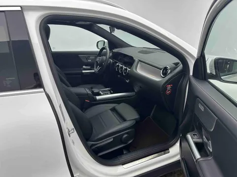 Mercedes-Benz Mercedes-Benz GLA