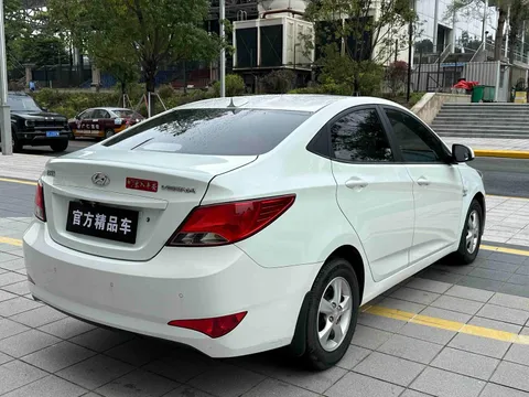 Hyundai Reina