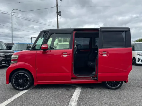 Honda N-BOX Custom