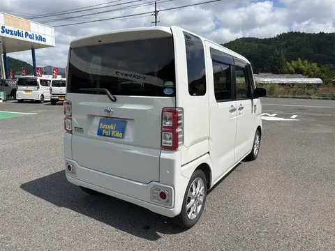Toyota Pixis Mega