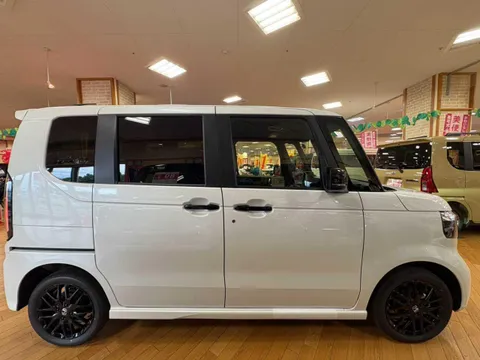 Honda N-BOX Custom
