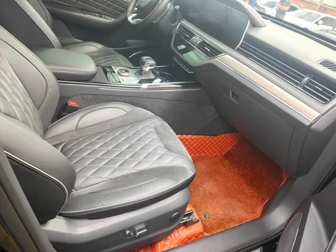 Hongqi HS5