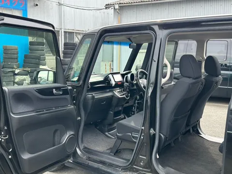 Honda N-BOX Custom