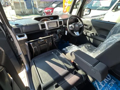 Toyota Pixis Mega