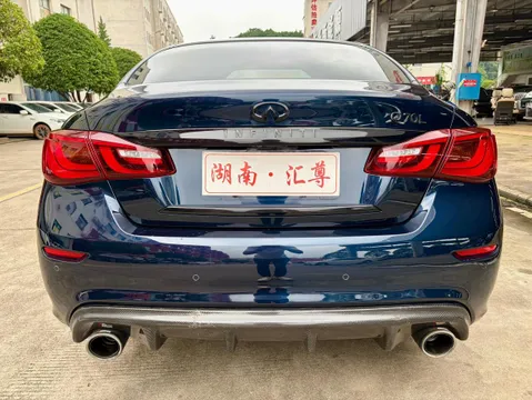 Infiniti Q70