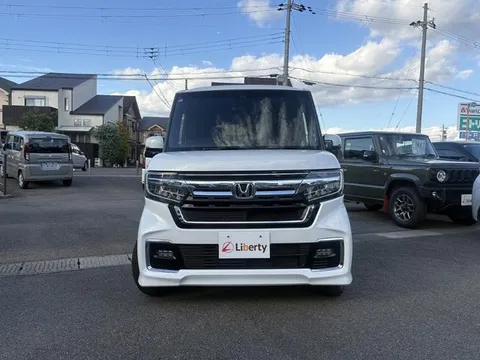 Honda N-BOX Custom