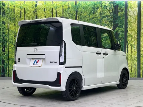 Honda N-BOX Custom