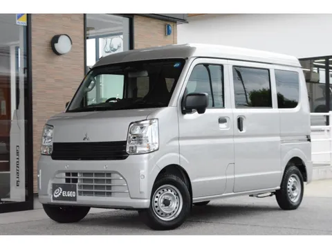Mitsubishi Minicab Van