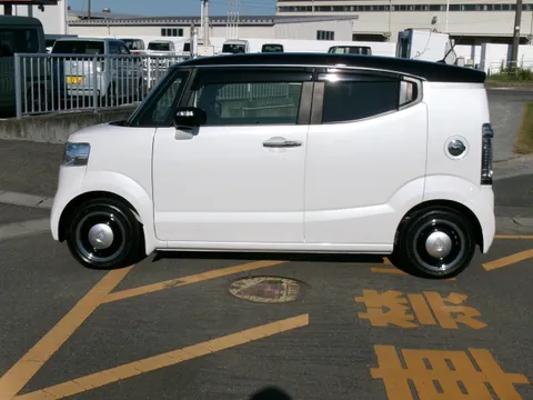 Honda N-BOX Slash