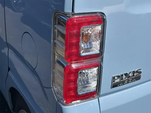 Toyota Pixis Mega