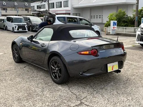 Mazda MX-5 (Roadster)