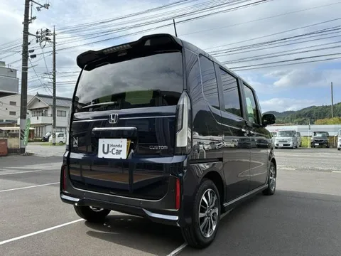 Honda N-BOX Custom