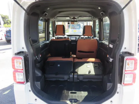 Toyota Pixis Mega