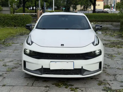 Lynk & Co 03