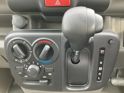Nissan Clipper Van