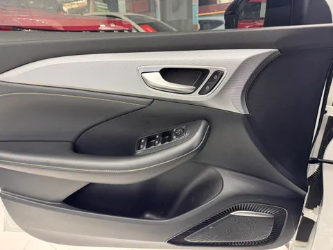 Roewe i6