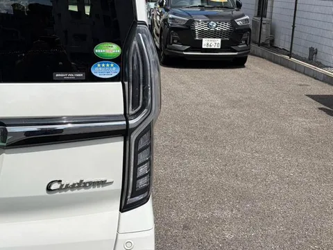 Honda N-BOX Custom