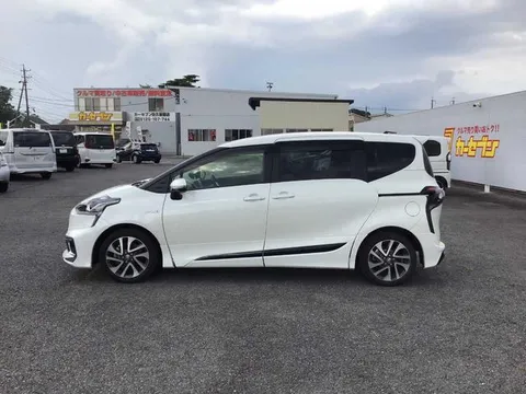 Toyota Sienta