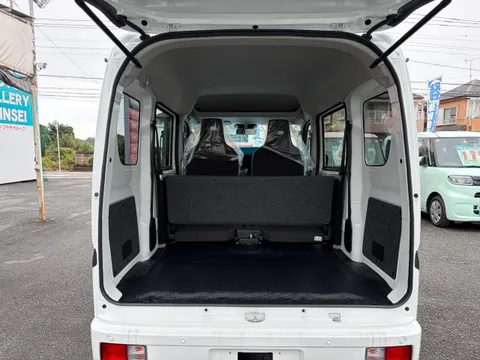 Nissan Clipper Van