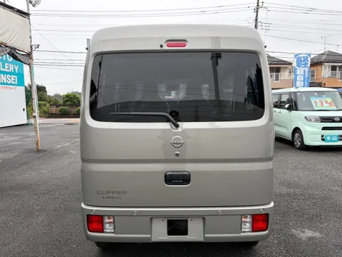 Nissan Clipper Van