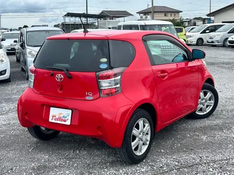 Toyota iQ