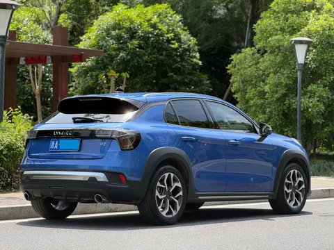 Lynk & Co 02