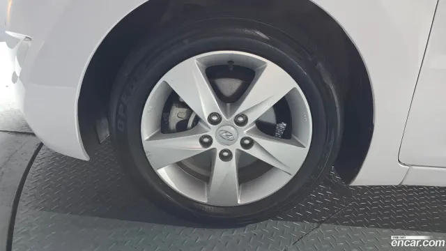 Hyundai Elantra (Avante)