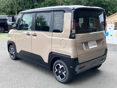 Mitsubishi Delica Mini