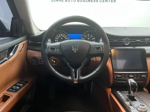 Maserati Quattroporte