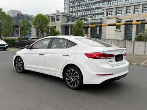Hyundai Elantra (Avante)