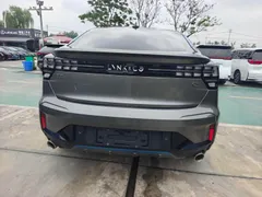 Lynk & Co 05