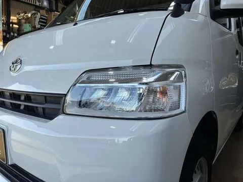 Toyota TownAce Van