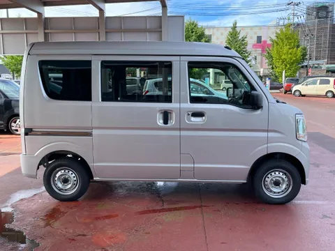 Nissan Clipper Van